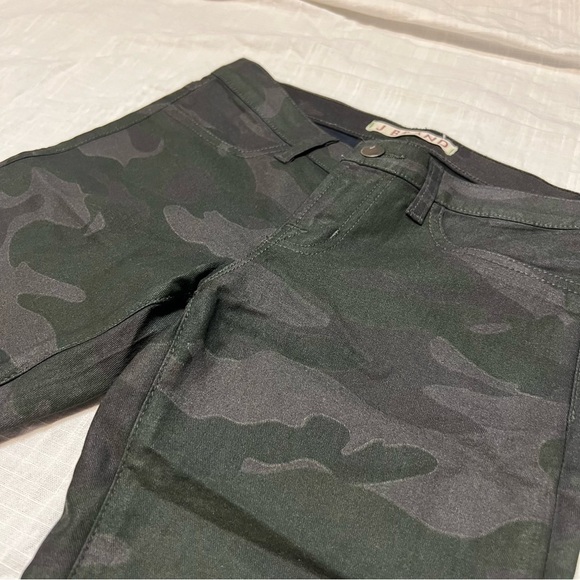J Brand Camo Skinny Jeans – Stretch Mid Rise – Size 26 - Picture 4 of 12